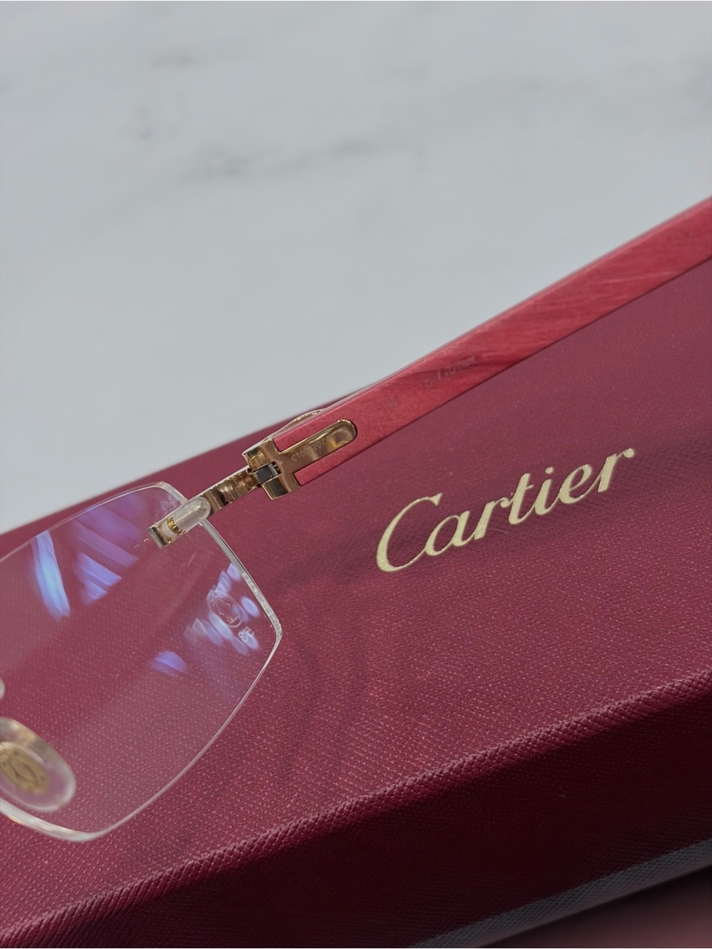 Cartier SUNGLASSES WITH ELONGATED C
DE CARTIER MOTIF - Picture 4 of 5